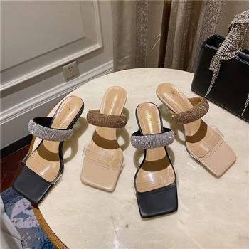 Прозрачни дамски чехли с Кристали на веригата 2022 Нови постъпления PVC Модела обувки с отворени пръсти 2022 Нови постъпления Вечерни обувки-лодки Размер от 35-40